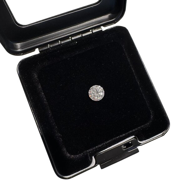 IGI Certified Lab-Grown Diamond - Picture 1 of 4